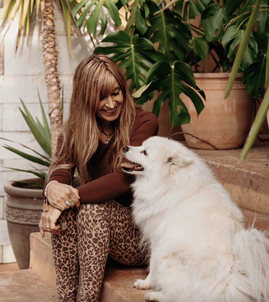 animal assisted psychotherapist with therapy dog